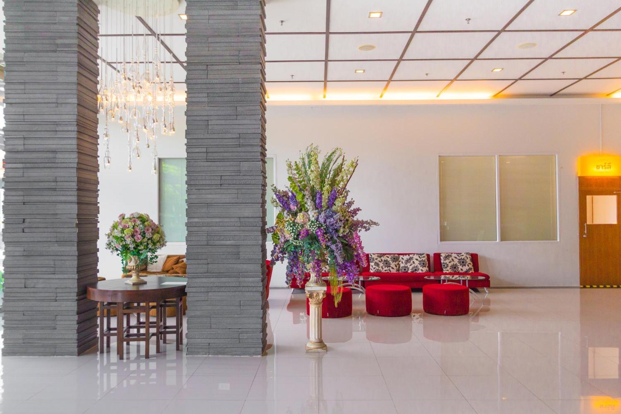 Mayflower Grande Hotel Chiang Mai Exterior foto